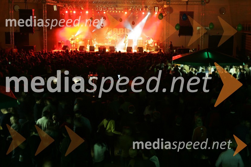 Pogled na oder med nastopom skupine TabuKoncert Gremo na prvi rok, UŠC Leona Štuklja