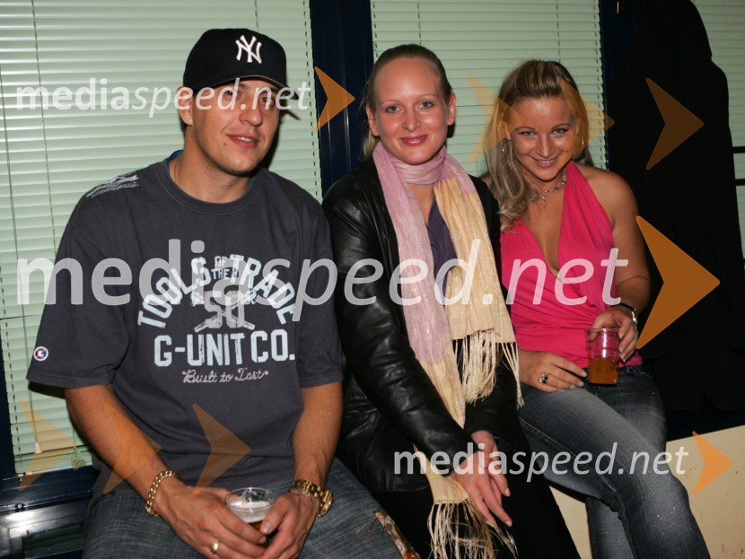 Raper 6pack Čukur, Barbara Košat, novinarka televizije RTS, ki je oznanila, da je v 4.mesecu nosečnosti in Nika, dekle raperja 6pack ČukurjaKoncert Gremo na prvi rok, UŠC Leona Štuklja