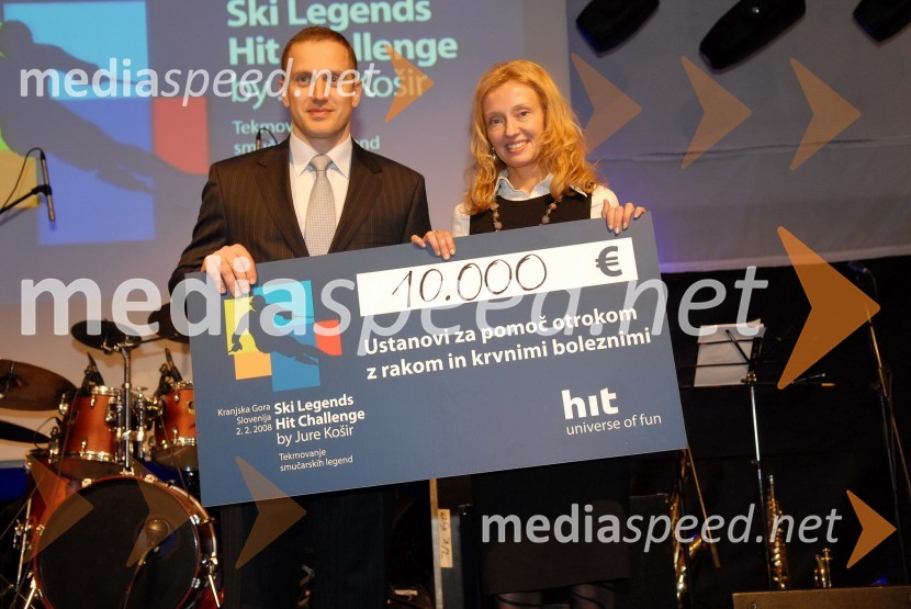 Jure Košir, nekdanji smučar in organizator tekmovanja in Veronika Velenjšek, predstavnica ustanove za pomoč otrokom z rakom in krvnimi boleznimiSki Legends Hit Challenge 2008 - Tekmovanje smučarskih legend z Juretom Koširjem