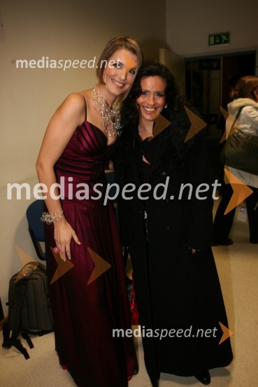 Bernarda Žarn, voditeljica finalnega izbora EME 2008 in Darja Švajger, pevkaEMA 2008, finale