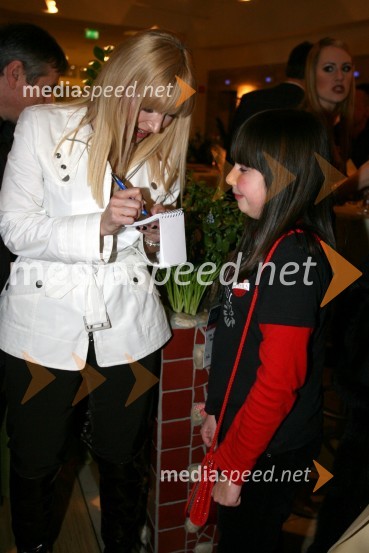 Helena Blagne Zaman, pevka s oboževalkoEMA 2008, finale