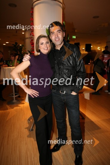 Bernarda Žarn in Mario Galunič, voditelja finalnega izbora EME 2008  	 
	EMA 2008, finale