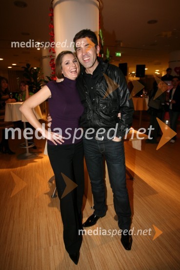 Bernarda Žarn in Mario Galunič, voditelja finalnega izbora EME 2008  	 
	EMA 2008, finale