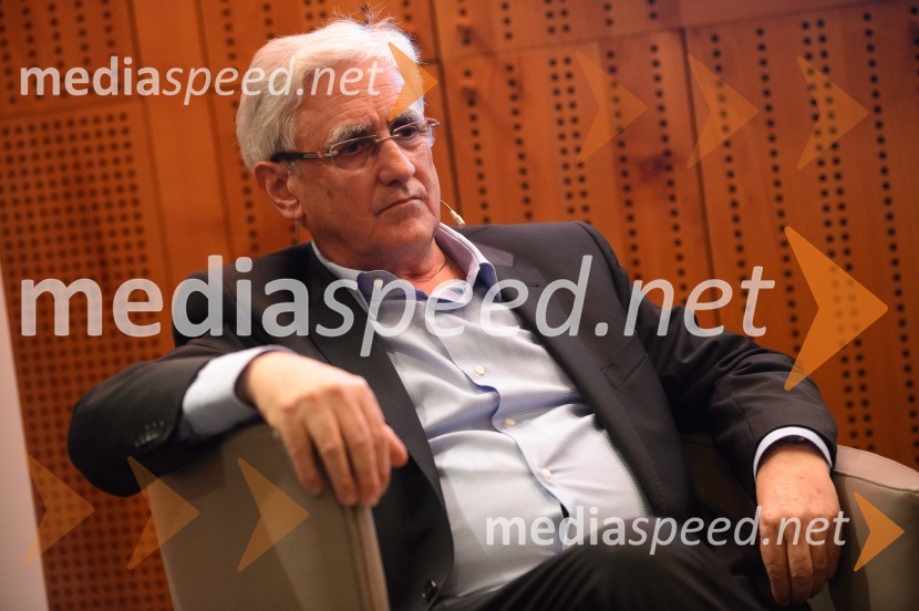 Janez Prašnikar, profesorStojan Petrič, Janez Prašnikar in Petra Kovič, pogovor na Škrabčevi domačiji