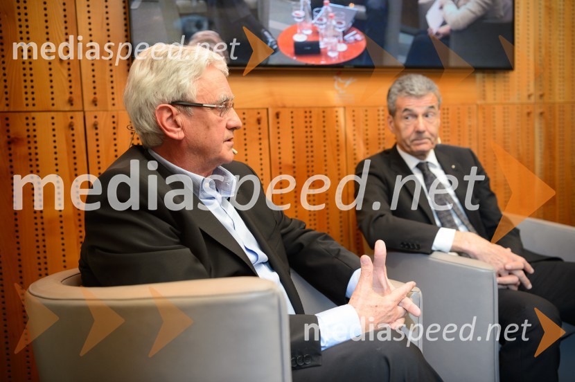  Janez Prašnikar, profesor;  Stojan Petrič, KolektorStojan Petrič, Janez Prašnikar in Petra Kovič, pogovor na Škrabčevi domačiji