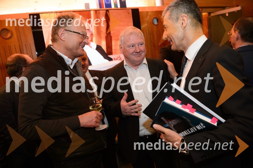  Janez  Škrabec, direktor Riko d.o.o., predsednik Slovensko-ruskega poslovnega sveta, častni konzul Belorusije;  ... ;  Stojan Petrič, KolektorStojan Petrič, Janez Prašnikar in Petra Kovič, pogovor na Škrabčevi domačiji