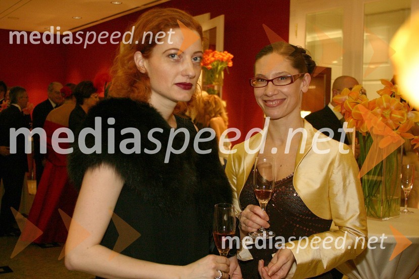 Hermina Kovačič, urednica Diners Magazine in Katja Mlakar, novinarka revije ObraziVeliki rotarijski ples 2008