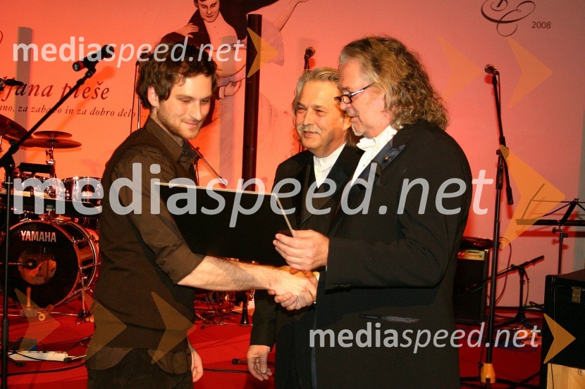 Ištvan Išt Huzjan, akademski slikar, Jani Bavčer, predsednik Rotary Club Ljubljana in Vladimir Pezdirc, predsednik strokovne žirije za podelitev štipendijVeliki rotarijski ples 2008