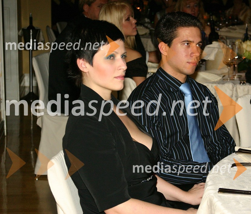 Nuška Drašček, pevka s spremljevalcemVeliki rotarijski ples 2008