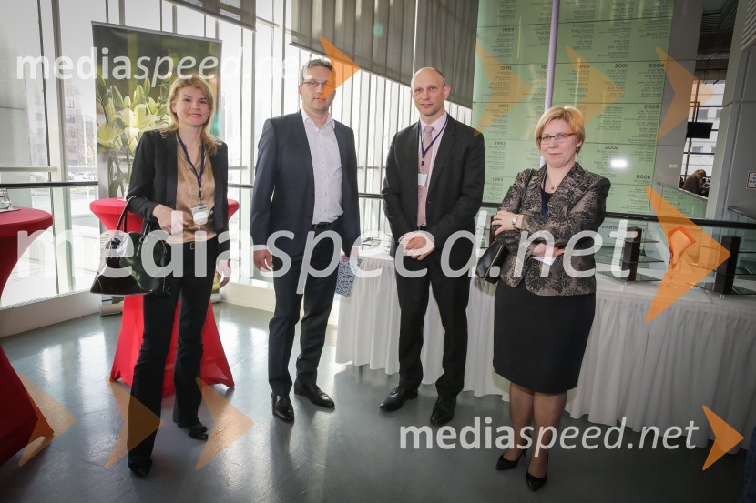  Nina Kelemen,  CFA, članica Odbora ZSFS, člani zmagovalne ekipe Ekonomske fakultete, Ljubljana;  ... ;  ... ;  Barbara Jama Živalič,  IG Investicijski inženiring, d. o. o.CFA Institute Research Challenge 2017, lokalni finale