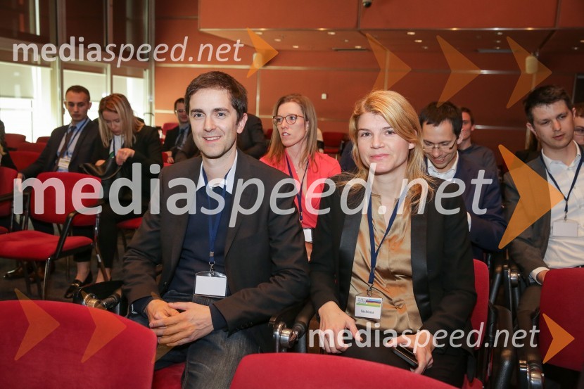  ... ;  Nina Kelemen,  CFA, članica Odbora ZSFS, člani zmagovalne ekipe Ekonomske fakultete, LjubljanaCFA Institute Research Challenge 2017, lokalni finale