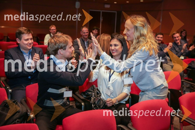  Vito Sterle;  Emilija  Popovska;  Angela BogoevskaCFA Institute Research Challenge 2017, lokalni finale