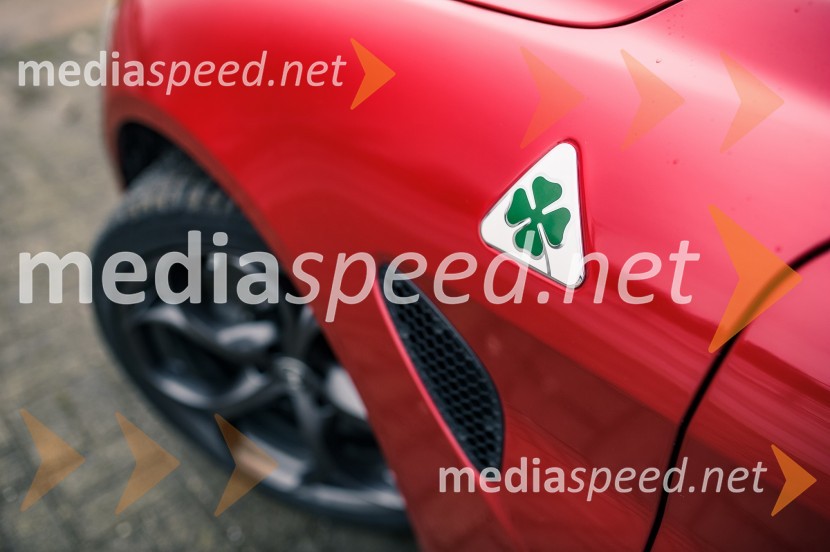 Alfa Romeo Giulia 2.9 V6 Bi-Turbo AUT Quadrifoglio, štiriperesna deteljica Alfa Romeo Giulia 2.9 V6 Bi-Turbo AUT Quadrifoglio, mediaspeed test