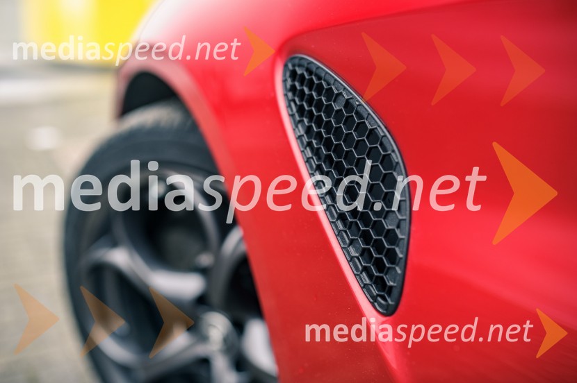 Alfa Romeo Giulia 2.9 V6 Bi-Turbo AUT QuadrifoglioAlfa Romeo Giulia 2.9 V6 Bi-Turbo AUT Quadrifoglio, mediaspeed test