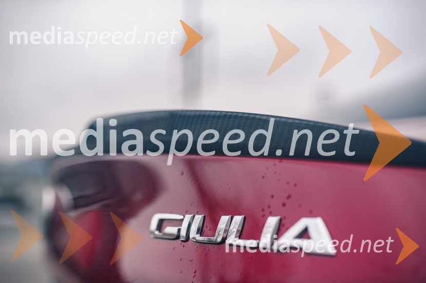 Alfa Romeo Giulia 2.9 V6 Bi-Turbo AUT Quadrifoglio, diskreten spojlerAlfa Romeo Giulia 2.9 V6 Bi-Turbo AUT Quadrifoglio, mediaspeed test