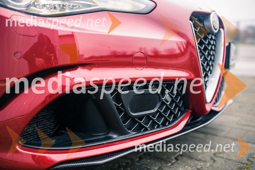 Alfa Romeo Giulia 2.9 V6 Bi-Turbo AUT Quadrifoglio, aktivni sprednji spojlerAlfa Romeo Giulia 2.9 V6 Bi-Turbo AUT Quadrifoglio, mediaspeed test