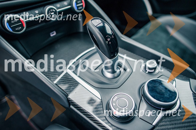 Alfa Romeo Giulia 2.9 V6 Bi-Turbo AUT Quadrifoglio, 8-stopenjski samodejni menjalnikAlfa Romeo Giulia 2.9 V6 Bi-Turbo AUT Quadrifoglio, mediaspeed test