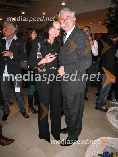 Alenka Gotar, pevka in Petar Radovič, urednik razvedrilnega programa na TV SlovenijaEMA 2008, finale