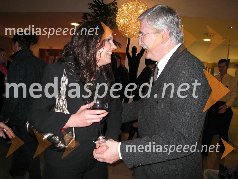 Alenka Gotar, pevka in Petar Radovič, urednik razvedrilnega programa na TV SlovenijaEMA 2008, finale