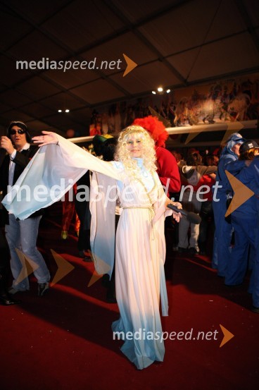 Natalija Bratkovič, voditeljica na televiziji RTS MariborKurentovanje 2008 na Ptuju: koncert Boštjana Konečnika ter skupin Skater in Atomik Harmonik