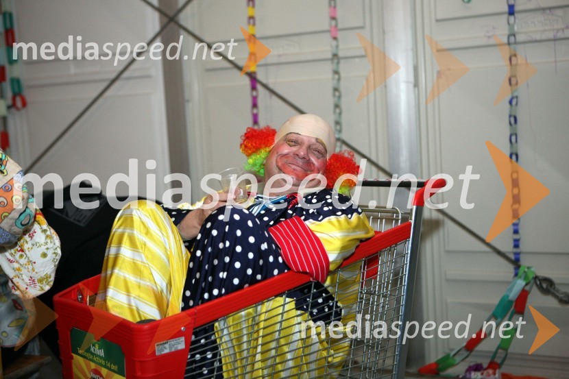 Pustna maskaKurentovanje 2008 na Ptuju: koncert Boštjana Konečnika ter skupin Skater in Atomik Harmonik