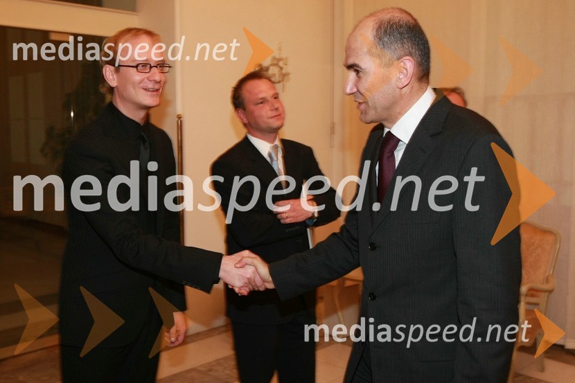 Uroš Smolej, nagrajenec Prešernovega sklada 2008 in Janez Janša, slovenski premierPodelitev Prešernovih nagrad ob slovenskem kulturnem prazniku