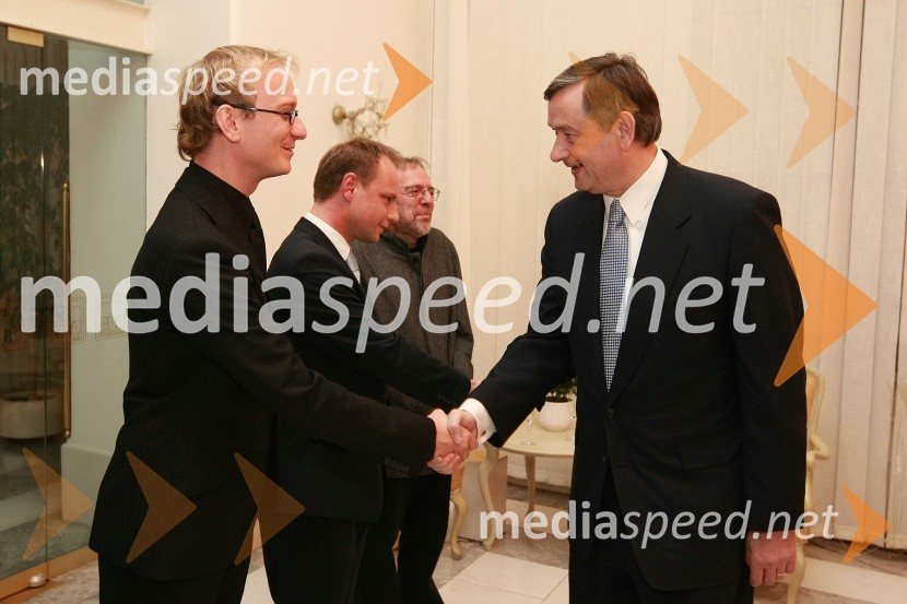 Uroš Smolej, nagrajenec Prešernovega sklada 2008 in dr. Danilo Türk, predsednik Republike SlovenijePodelitev Prešernovih nagrad ob slovenskem kulturnem prazniku