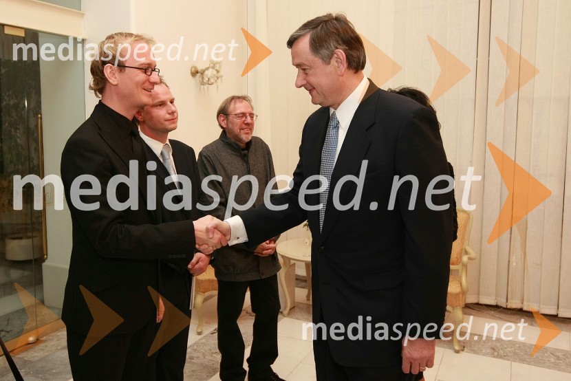 Uroš Smolej, nagrajenec Prešernovega sklada 2008 in dr. Danilo Türk, predsednik Republike SlovenijePodelitev Prešernovih nagrad ob slovenskem kulturnem prazniku