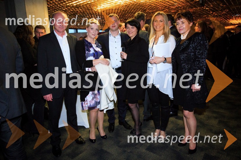  Stevart Vončina, Prva Osebna zavarovalnica;  Tinkara Godec, direktorica DEOS centra starejših trnovo;  Gregor Pevec;  Nataša Hajdinjak, direktor marketinga in trženja zavarovanj, Prva osebna zavarovalnica, d.d.;  Katerina Steiner, marketing, Prva osebna zavarovalnica, d.d.;  Damjana  Jager, Prva osebna zavarovalnica, d.d.Koncert 2Cellos in VIP sprejem, PRVA osebna zavarovalnica