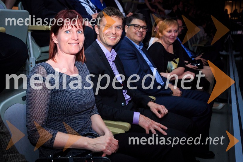  Simona Škufca Zaveršek; mag. Boštjan Škufca Zaveršek, Prva osebna zavarovalnica;  Andrej Božič, generalni direktor Steklarne Hrastnik, d.o.o.;  ... Koncert 2Cellos in VIP sprejem, PRVA osebna zavarovalnica