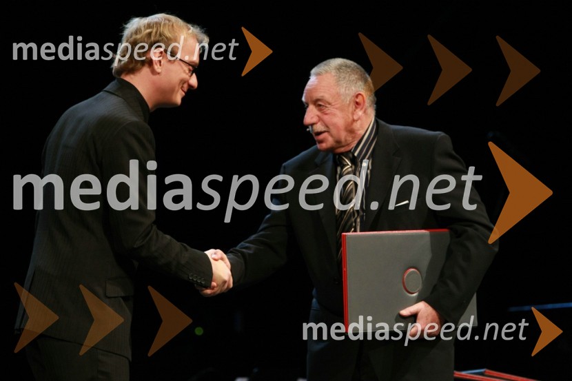 Uroš Smolej, nagrajenec Prešernovega sklada 2008 in Dušan Jovanović, predsednik upravnega odbora Prešernovega sklada do leta 2008Podelitev Prešernovih nagrad ob slovenskem kulturnem prazniku