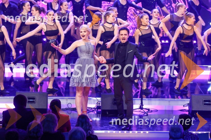  Darja Gajšek, pevka, voditeljica;  Blaž Švab, pevec, skupina ModrijaniSlovenska polka in valček 2017