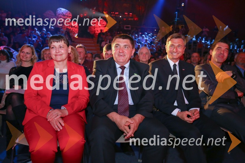  ... ;  ... ;  Borut Pahor, predsednik Republike Slovenije;  Mario Galunič, odgovorni urednik, Razvedrilni program TV SlovenijaSlovenska polka in valček 2017