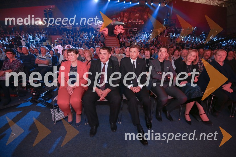  ... ;  ... ;  Borut Pahor, predsednik Republike Slovenije;  Mario Galunič, odgovorni urednik, Razvedrilni program TV Slovenija;  ... ;  ... Slovenska polka in valček 2017