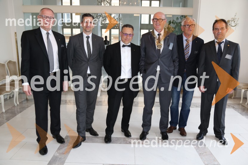  Dušan Logar, odvetnik;  Matej Kolenc, predsednik, Rotary Maribor in ustanovni član RAC Maribor, ekonomist,;  Peter Kavčič, lastnik comTEC, član Rotary kluba Maribor, član nadzorni svet Fundacija Leona Štuklja;  Emil Šarkanj, lastnik Galerije Hest,  predsednik Rotary kluba Maribor; dr. Lojze Kolenc;  Erik Vrabič, predsednik upravnega odbora Fundacije Leona ŠtukljaRotary klub,  25. obletnica kluba