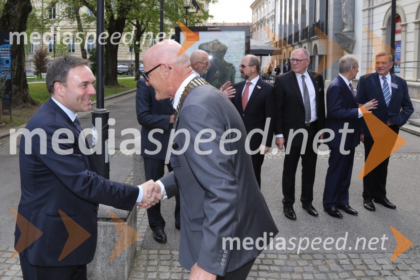  Jakob Štunf, pooblaščeni minister / ekonomski svetovalec, Veleposlaništvo RS Zagreb;  Emil Šarkanj, lastnik Galerije Hest,  predsednik Rotary kluba MariborRotary klub,  25. obletnica kluba