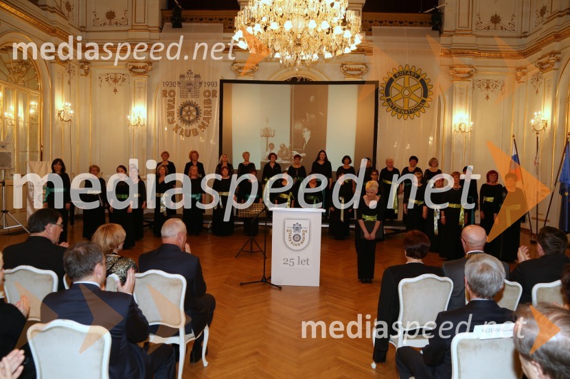  Zsuzso Budavari Novak, zborovodkinja, Ženski pevski zbor Matica MariborRotary klub,  25. obletnica kluba