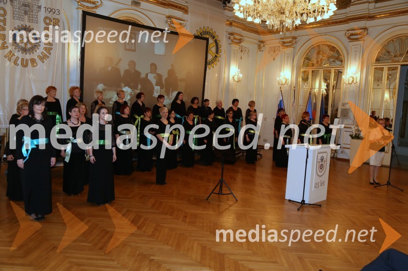 Ženski pevski zbor Glasbena maticaRotary klub,  25. obletnica kluba