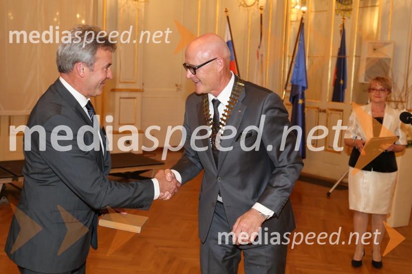  Mitja Nagode, član Rotary Club Ptuj;  Emil Šarkanj, lastnik Galerije Hest,  predsednik Rotary kluba MariborRotary klub,  25. obletnica kluba