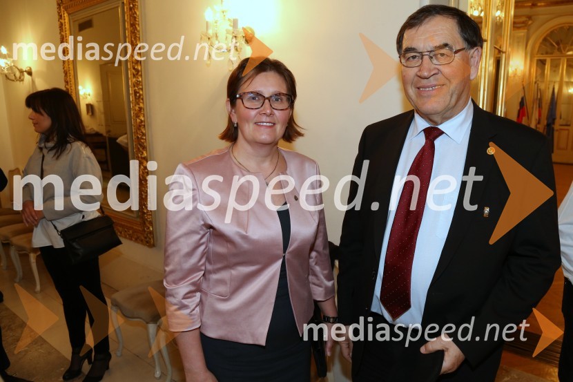  Klaudija Šturm, predsednica Rotary kluba Maribor Park;  Anton Končnik, guverner Distrikta 1912Rotary klub,  25. obletnica kluba