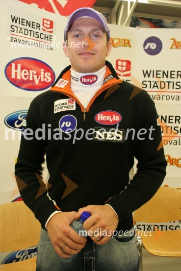 Smučar Jure KoširSmučarska reprezentanca, tiskovna konferenca