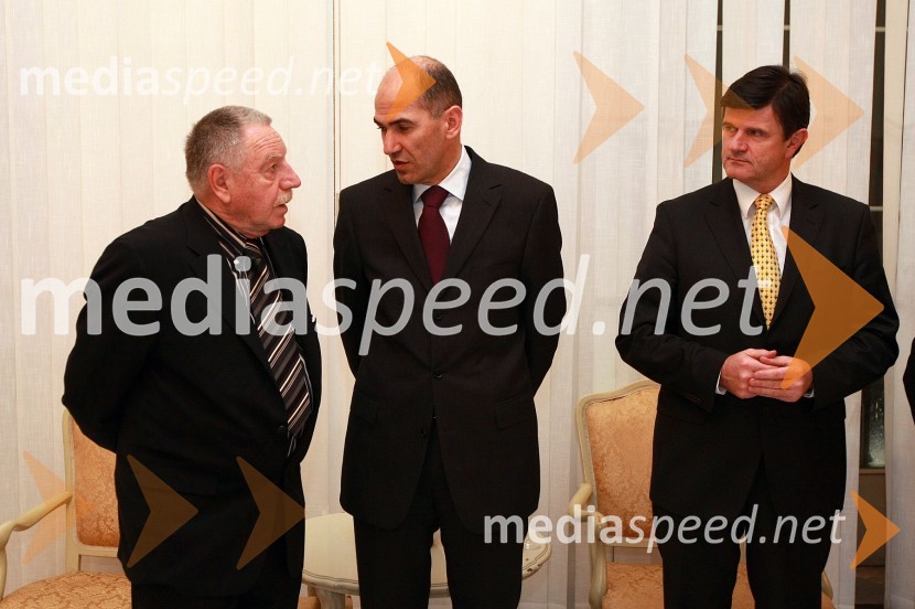 Dušan Jovanović, predsednik upravnega odbora Prešernovega sklada do leta 2008, Janez Janša, slovenski premier in mag. Blaž Kavčič, predsednik Državnega sveta RSPodelitev Prešernovih nagrad ob slovenskem kulturnem prazniku