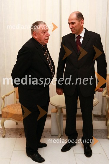 Dušan Jovanović, predsednik upravnega odbora Prešernovega sklada do leta 2008 in Janez Janša, slovenski premierPodelitev Prešernovih nagrad ob slovenskem kulturnem prazniku