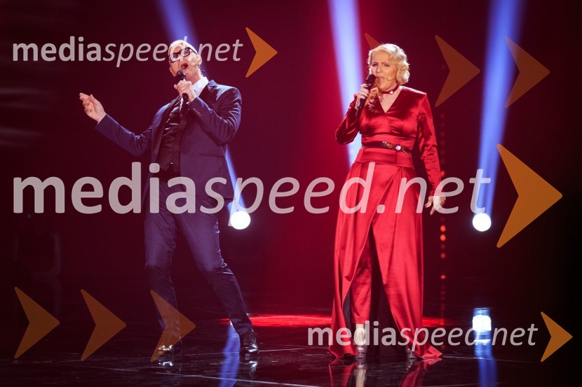  Uroš Smolej, igralec;  Alenka Godec, pevkaZmagovalka 41. Popevke je Nuška Drašček