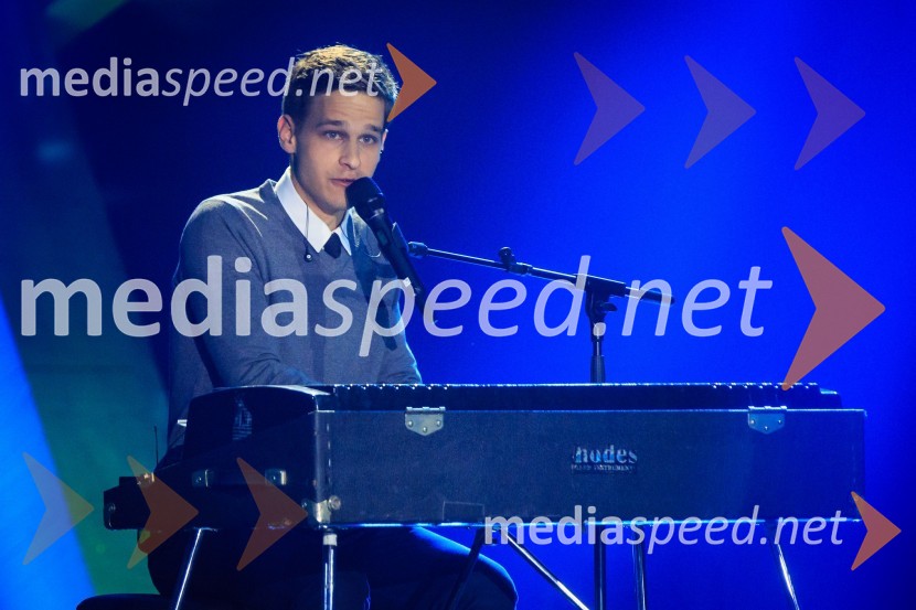 Duet Po drugi straniZmagovalka 41. Popevke je Nuška Drašček