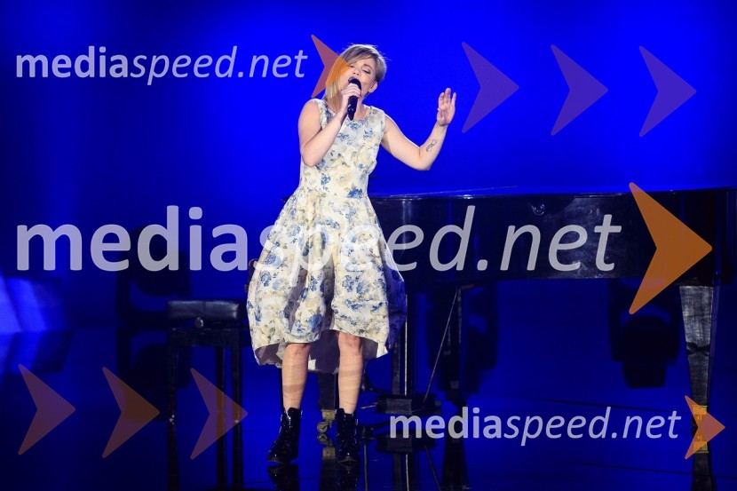  Jana Šušteršič, pevka, zmagovalka šova Slovenija ima talent 2014Zmagovalka 41. Popevke je Nuška Drašček