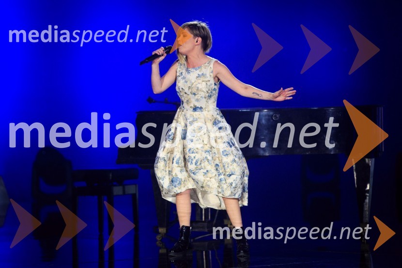  Jana Šušteršič, pevka, zmagovalka šova Slovenija ima talent 2014Zmagovalka 41. Popevke je Nuška Drašček