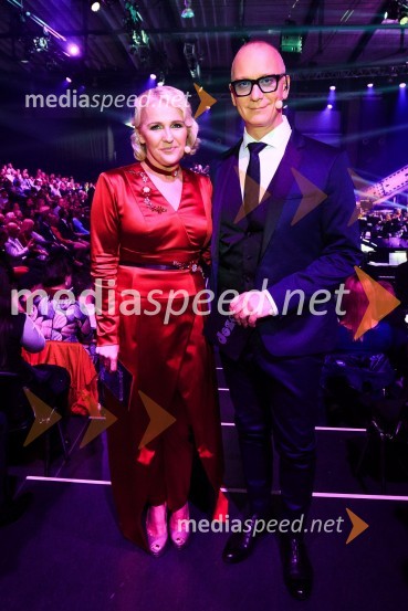  Alenka Godec, pevka;  Uroš Smolej, igralecZmagovalka 41. Popevke je Nuška Drašček