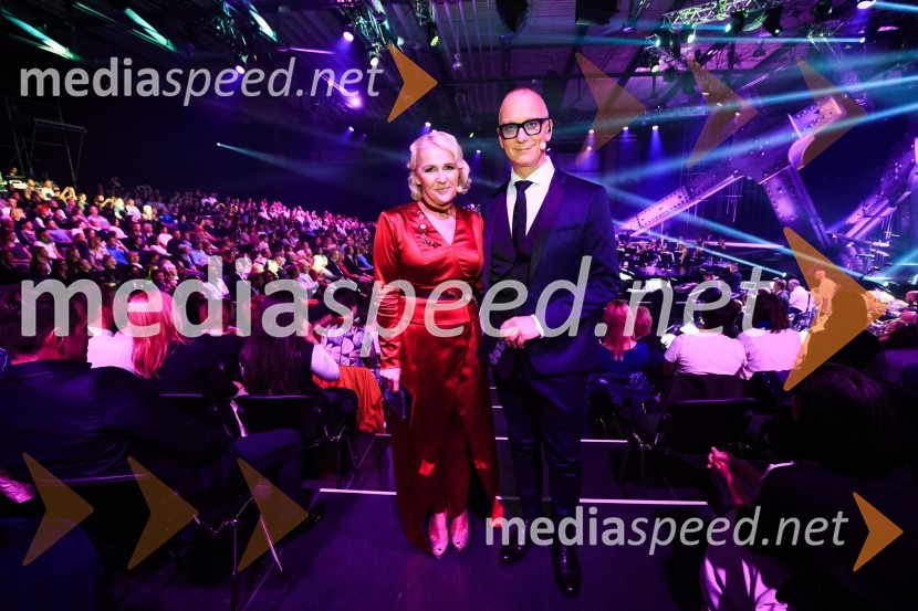  Alenka Godec, pevka;  Uroš Smolej, igralecZmagovalka 41. Popevke je Nuška Drašček