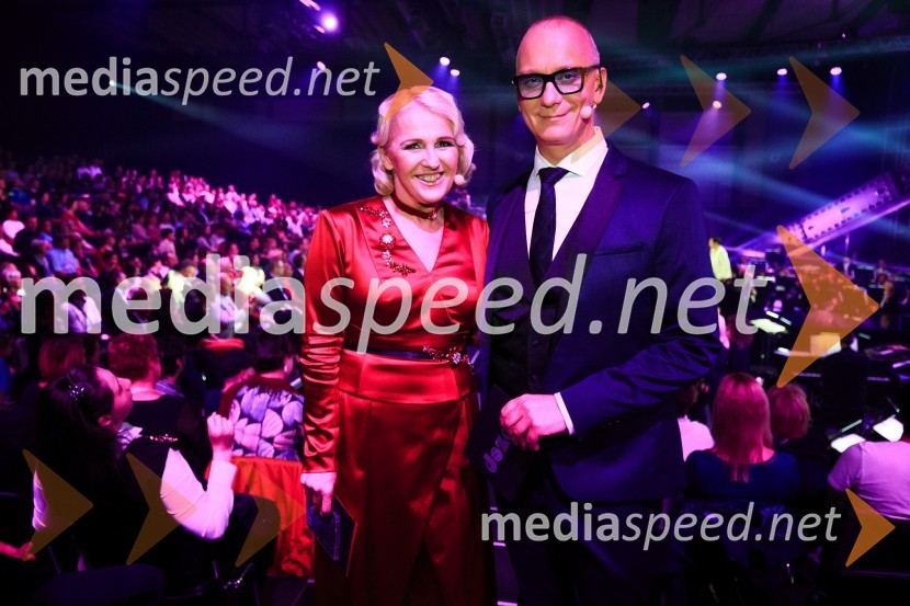  Alenka Godec, pevka;  Uroš Smolej, igralecZmagovalka 41. Popevke je Nuška Drašček